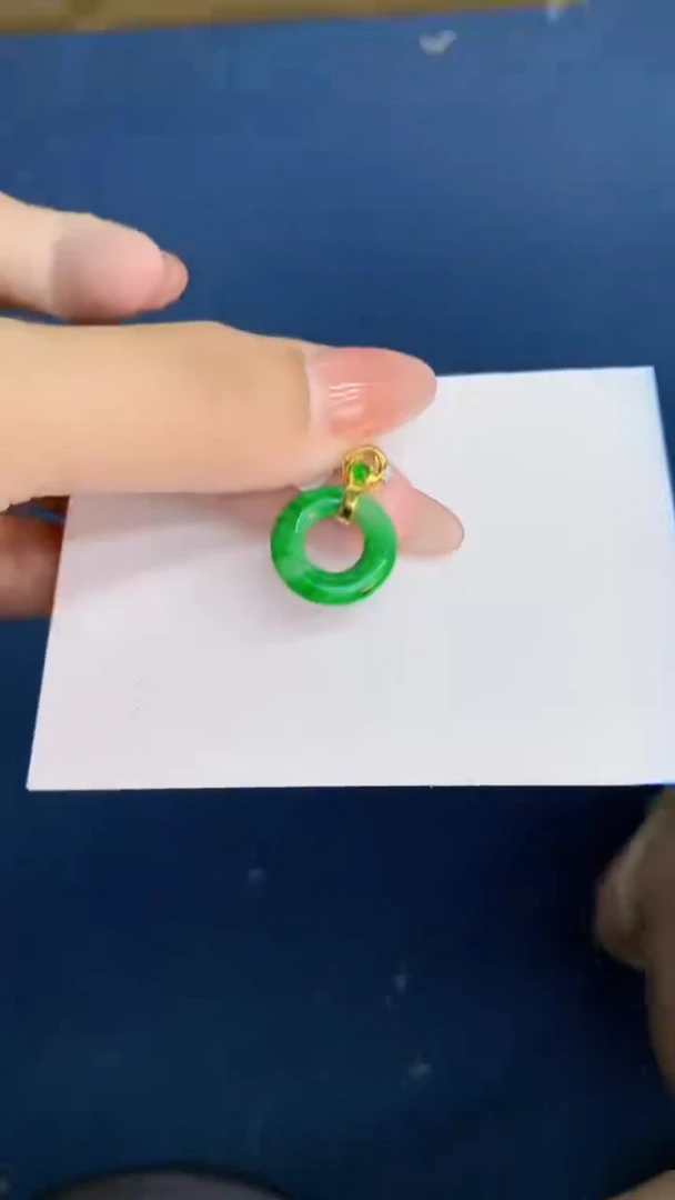 翡翠未镶嵌颈饰           1