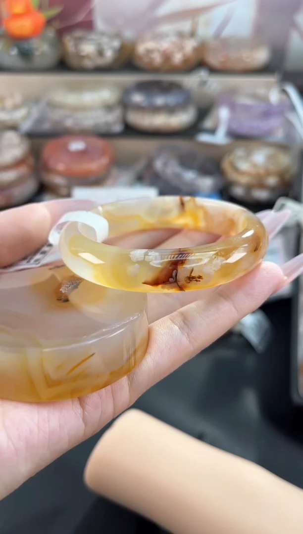 未镶嵌手镯石英质玉54