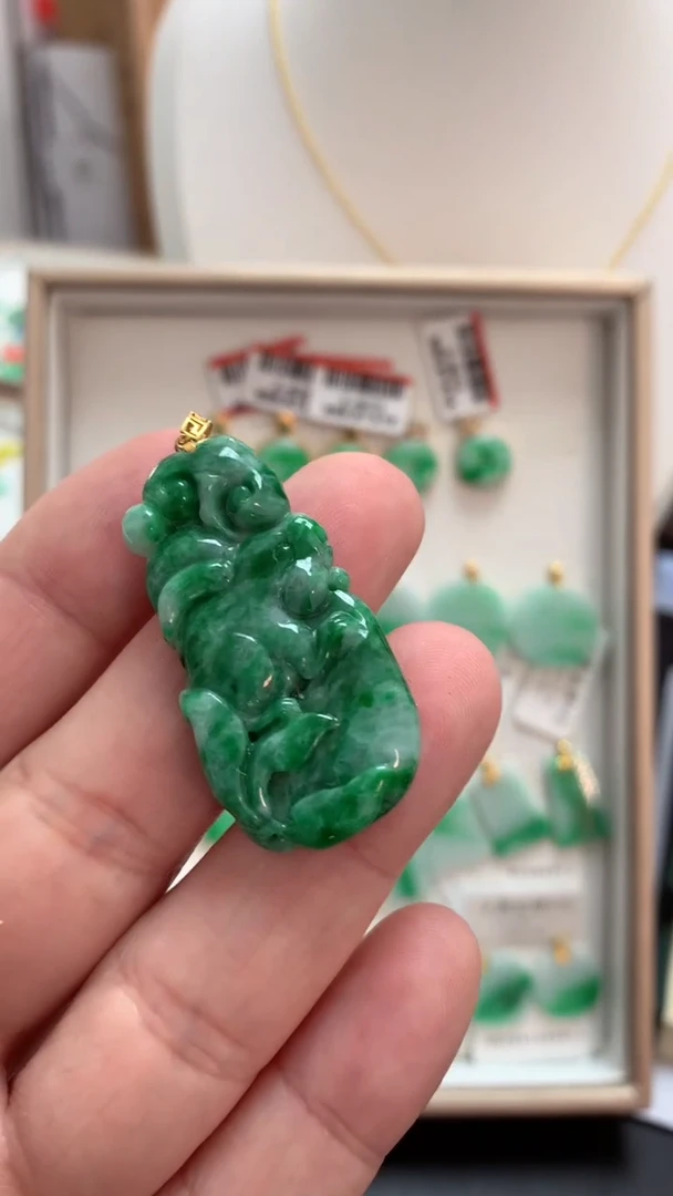 【闪购商品】翡翠吊坠(不含链)18K金镶嵌挂件