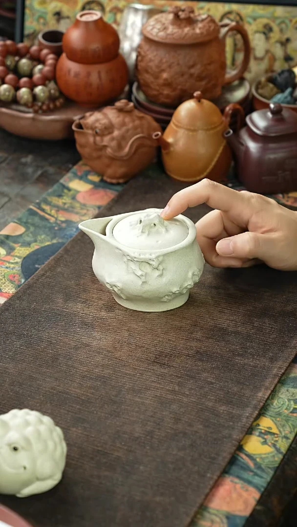 白泥仿太湖石紫砂手抓壶