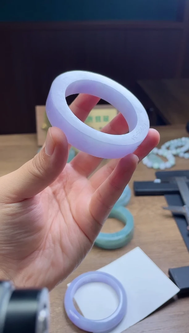 未镶嵌手镯定制翡翠L**y定制