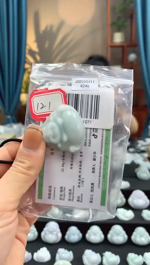 翡翠未镶嵌颈饰佛公121