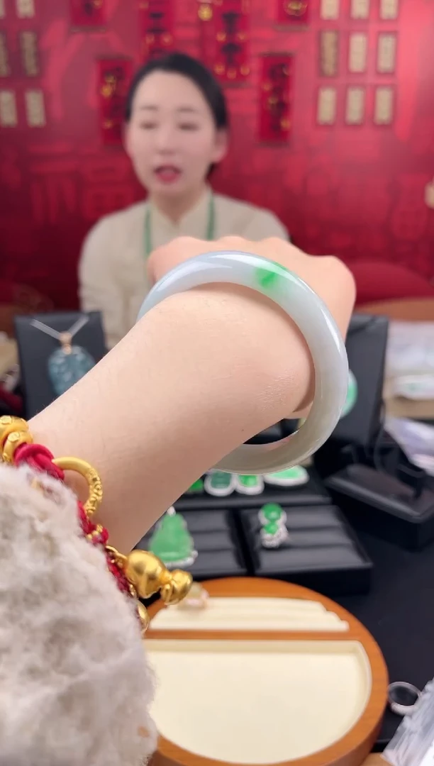 【闪购商品】翡翠手镯未镶嵌手镯