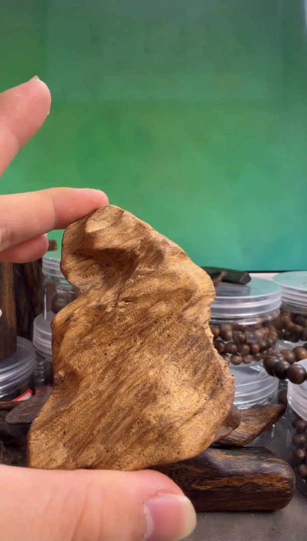 沉香手把件红土多样性发一