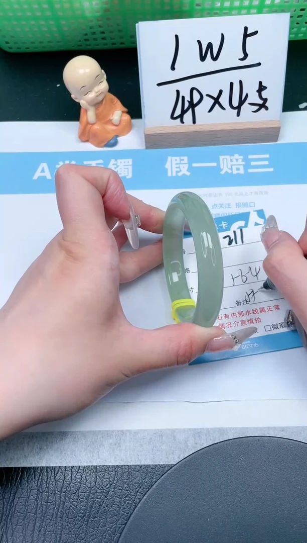 【闪购商品】石英质玉手镯未镶嵌211-56.4