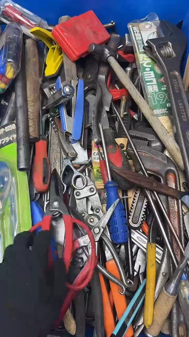 军*五金工具百货，螺丝刀凿子剪子等