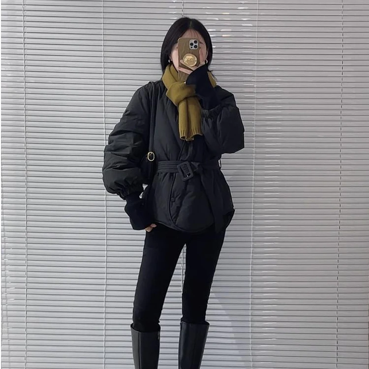 2025年新款女收腰设计感小个子V领短款时尚白鸭绒百搭羽绒服