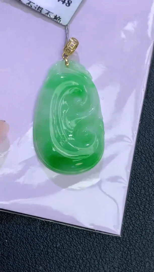 颈饰18K金镶嵌翡翠赠礼盒证书 麦麦
