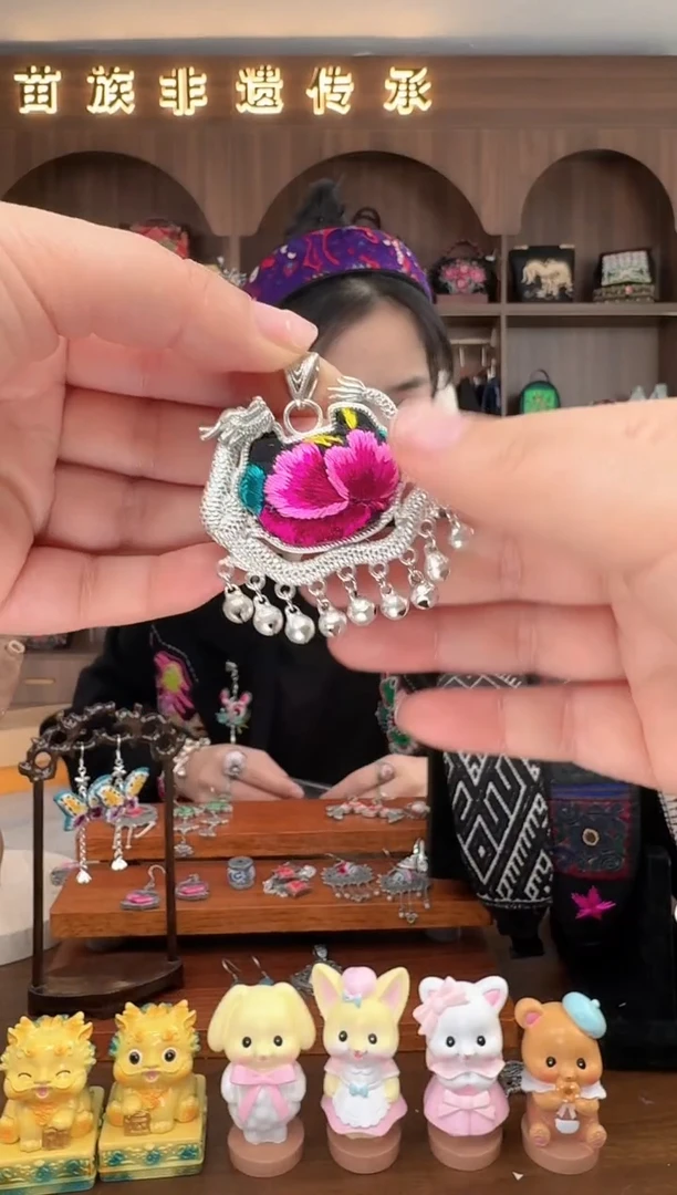 【闪购商品】织绣扶光苗绣传承65