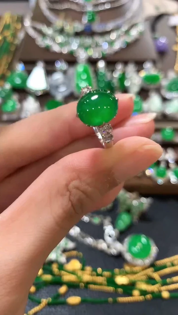 18K金镶嵌戒指翡翠m66