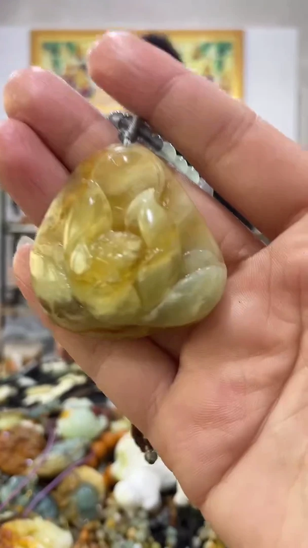 未镶嵌蛇纹石玉吊坠