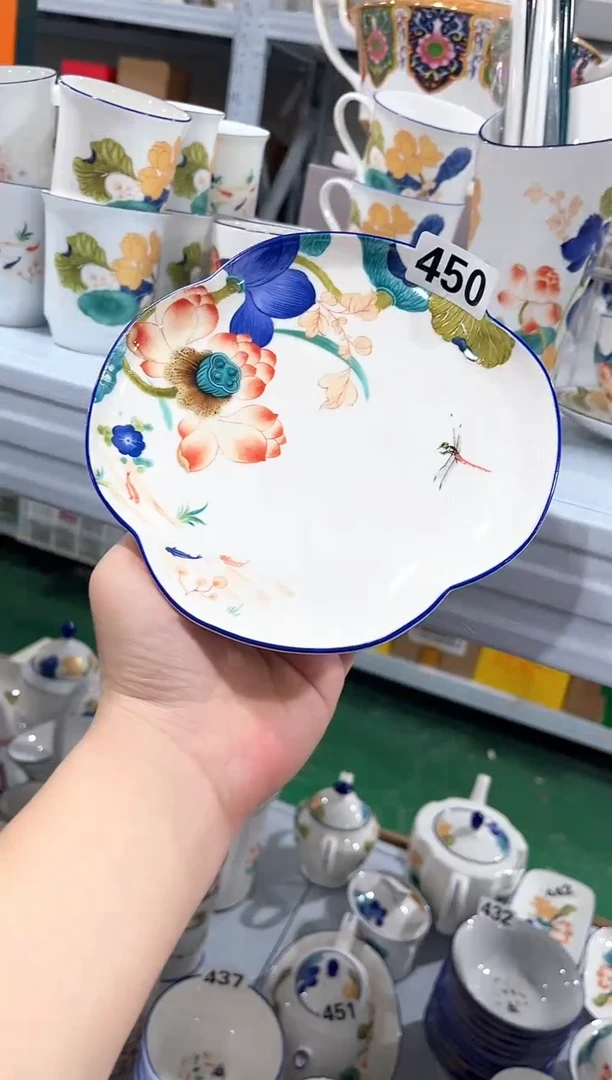 其他陶瓷（简装）荷花果盘一个