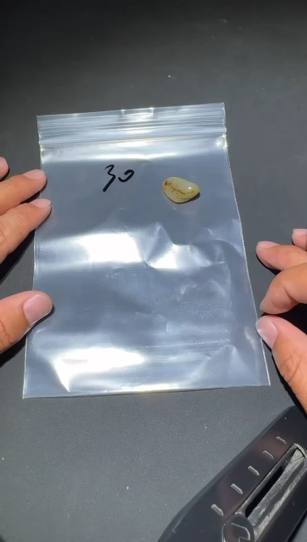 未镶嵌和田玉（糖玉）挂件和田玉