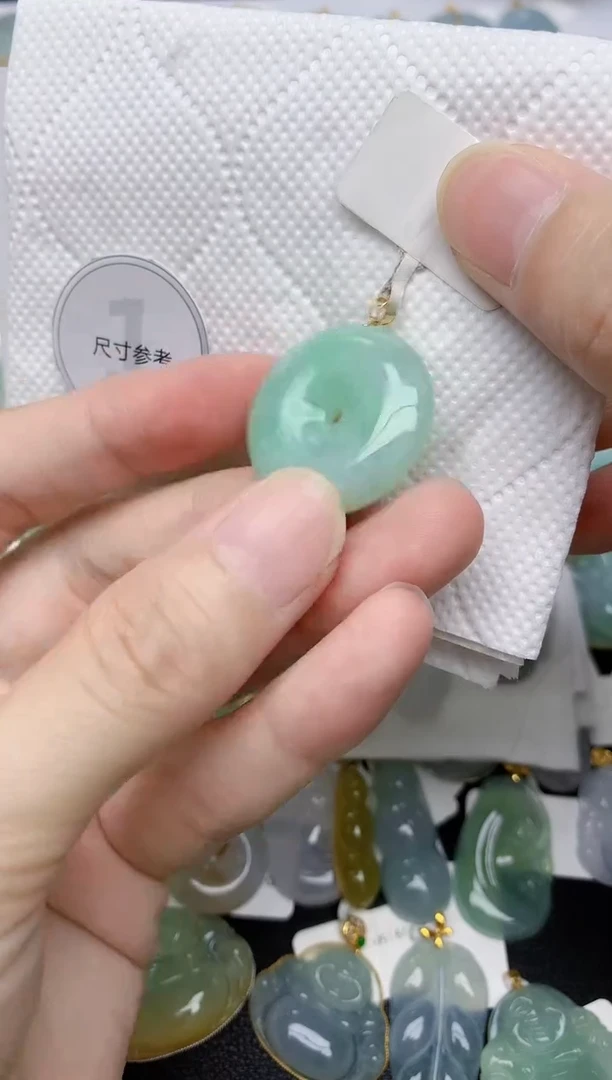 翡翠18K金镶嵌颈饰天然A货翡翠