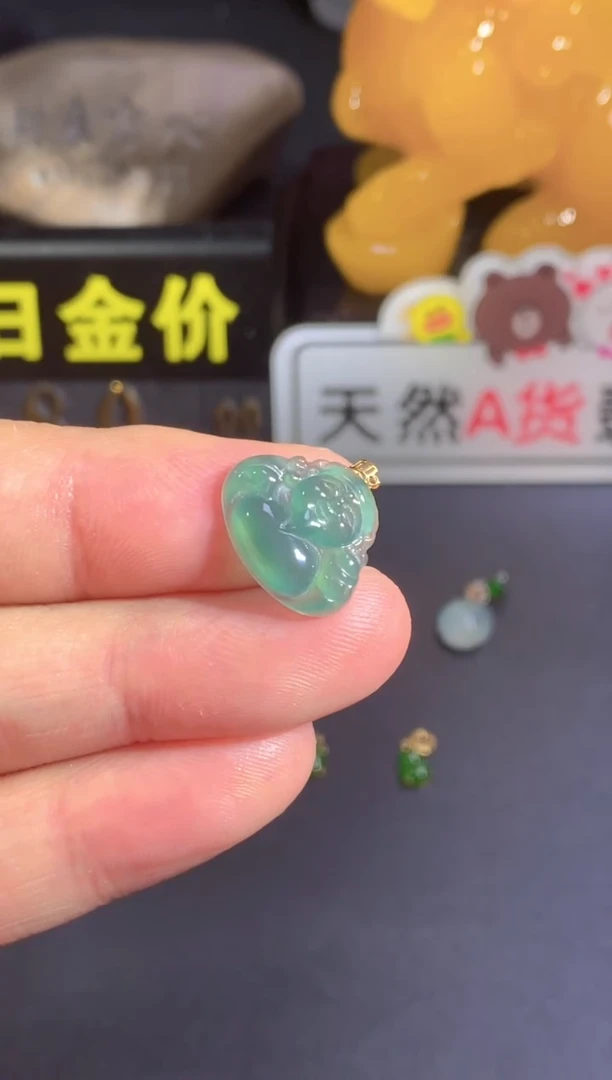 翡翠18K金镶嵌颈饰