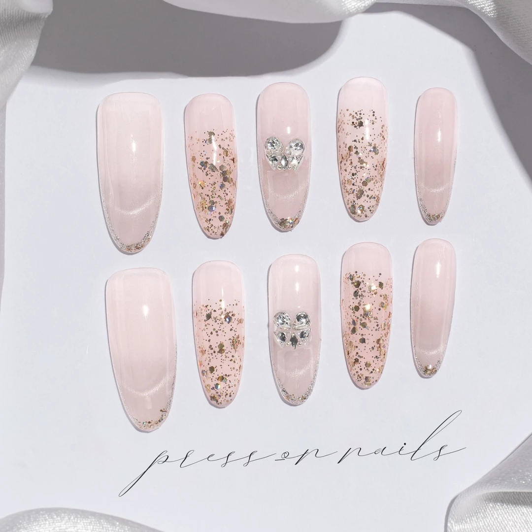 【魅影闪粉】高级感手工穿戴甲裸色显白贴钻小众美甲渐变椭圆