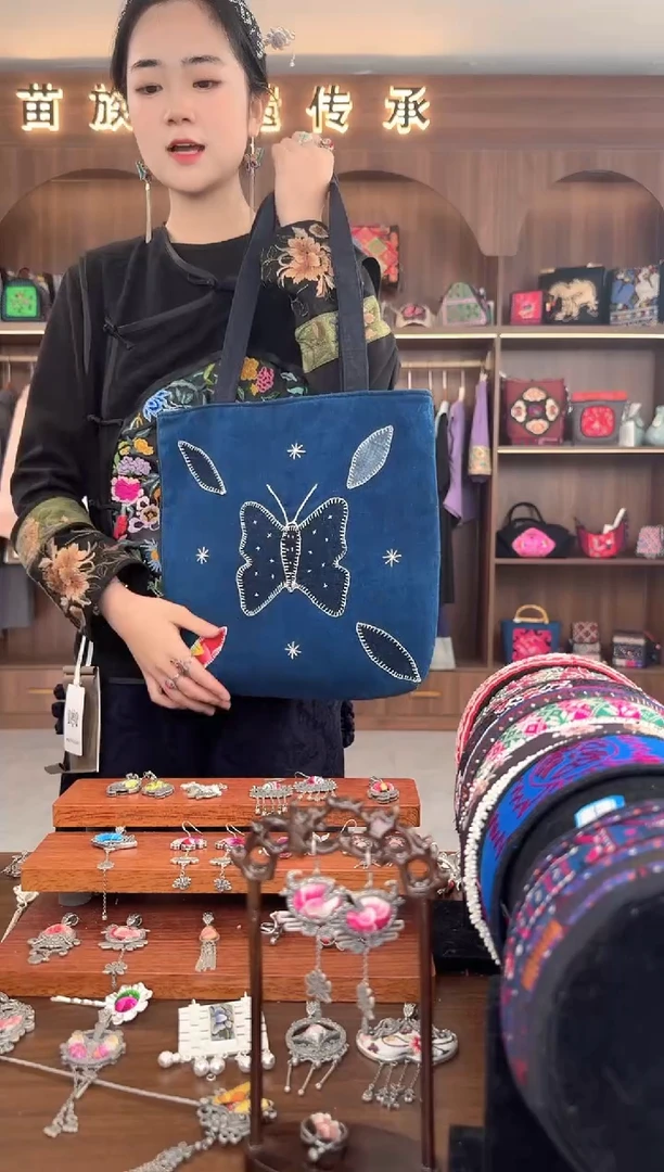 【闪购商品】织绣扶光苗绣传承L4