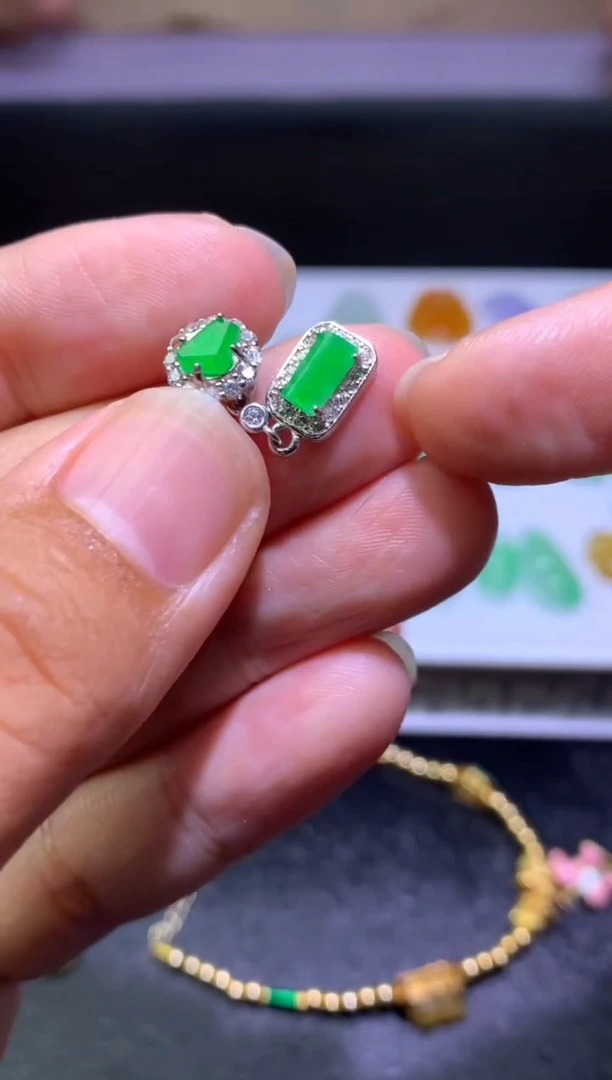 颈饰未镶嵌翡翠净货