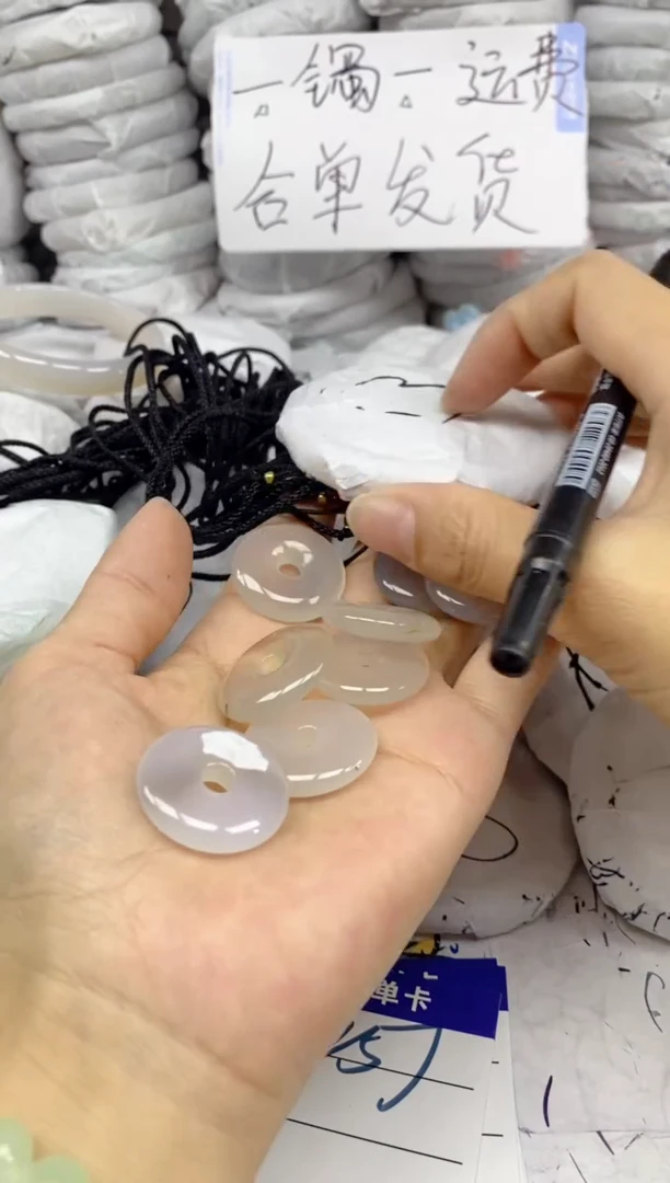 手镯玛瑙/玉髓未镶嵌平安扣随机发