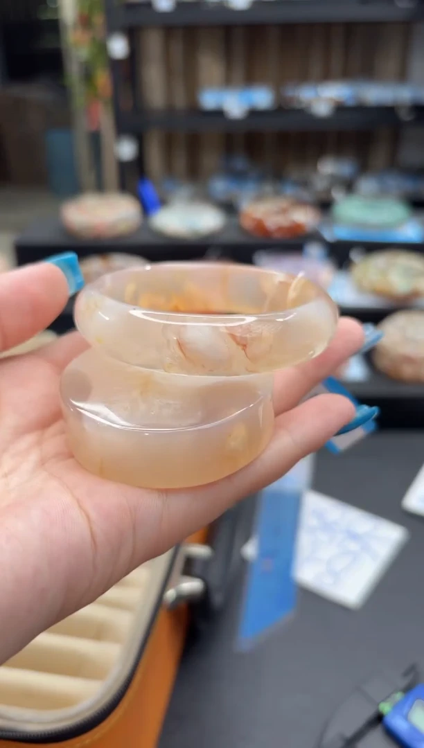 未镶嵌手镯石英质玉685(53圈赠送镯心)