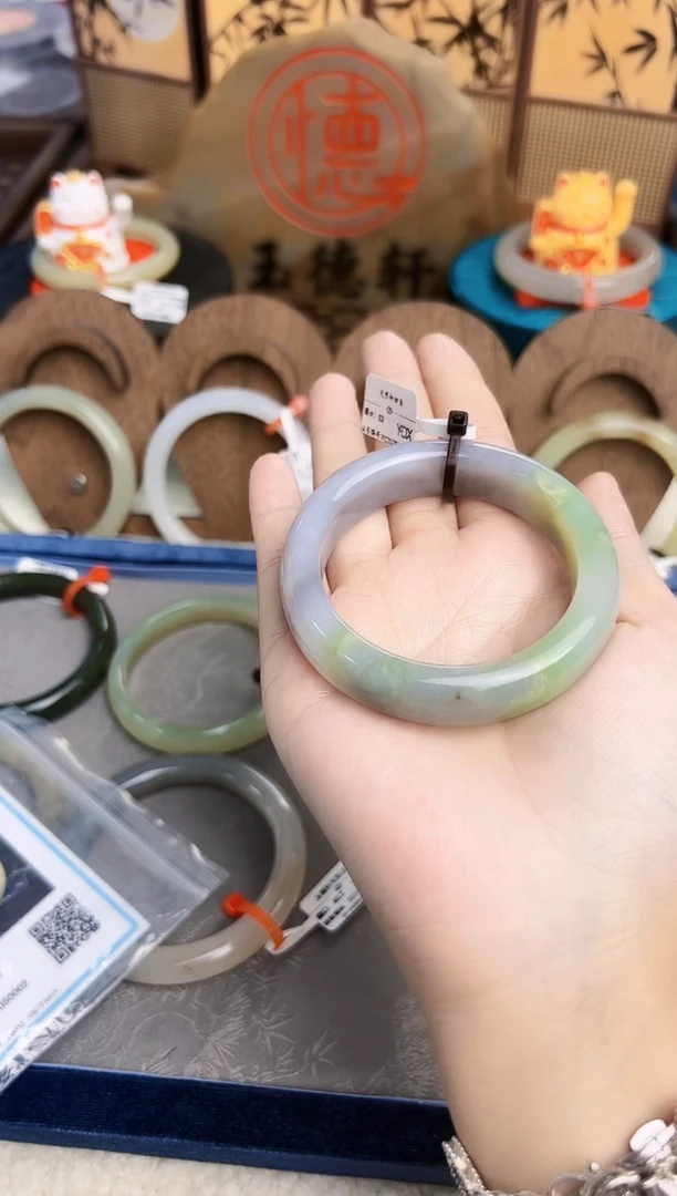 未镶嵌手镯和田玉意境