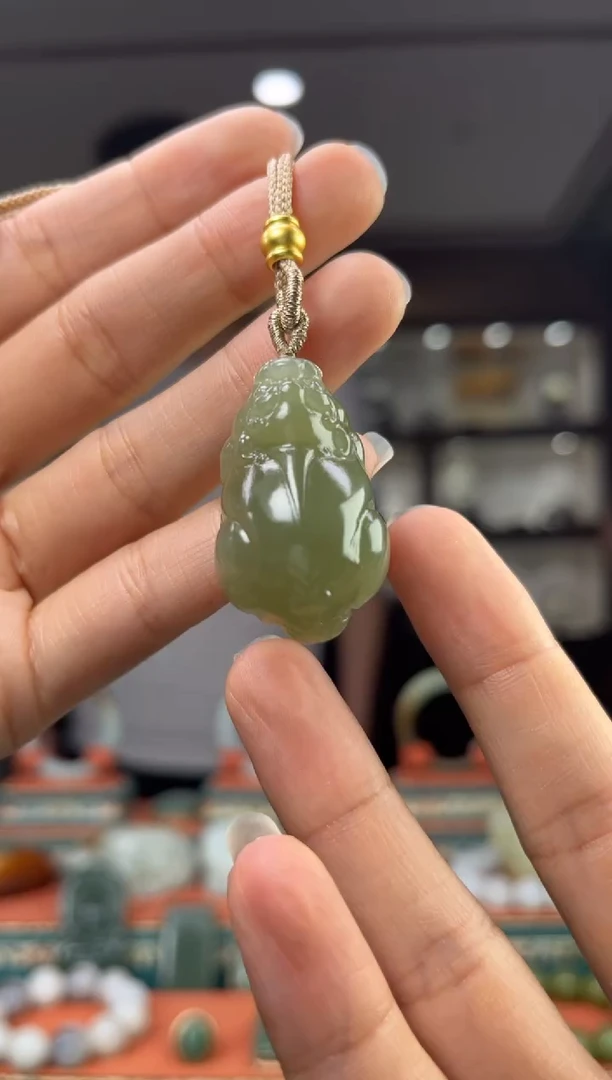 和田玉未镶嵌颈饰佩佩