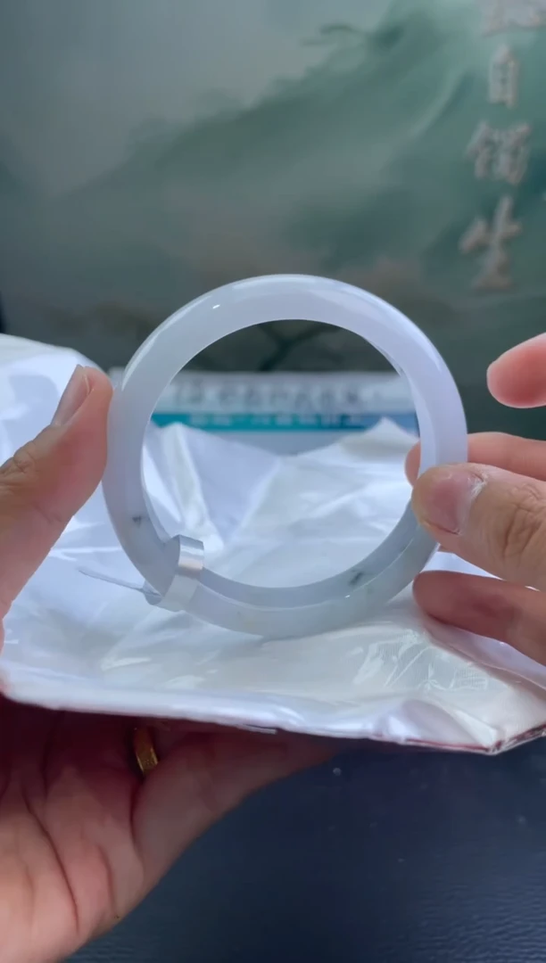 翡翠手镯未镶嵌1