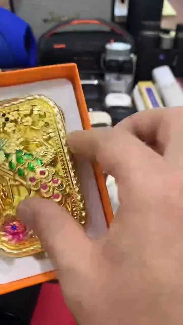 瓷片闪购商品 如图所示