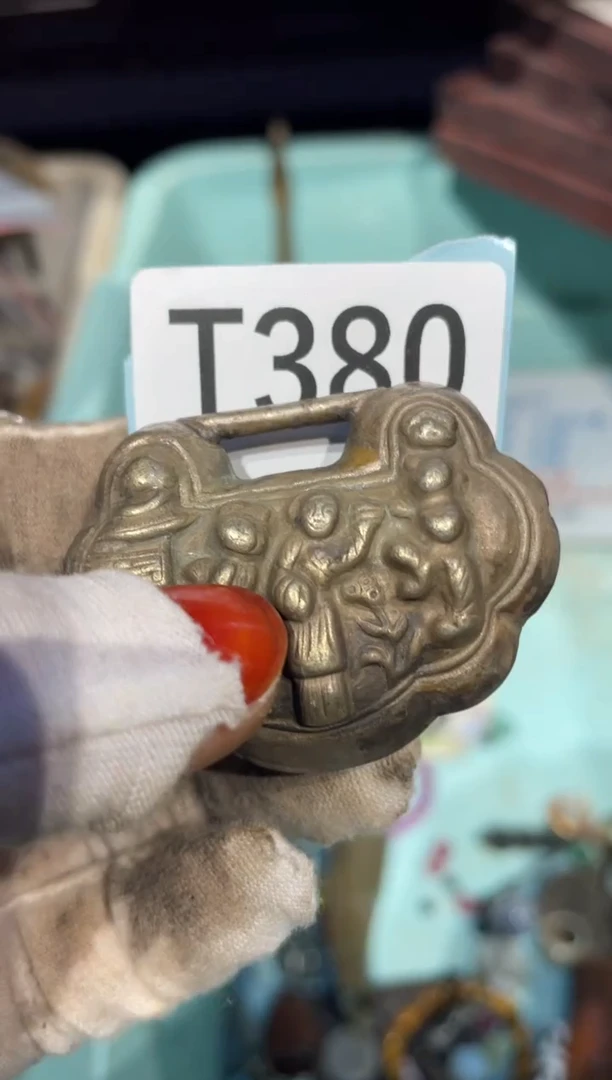 瓷片S****?表姐直播火爆热卖