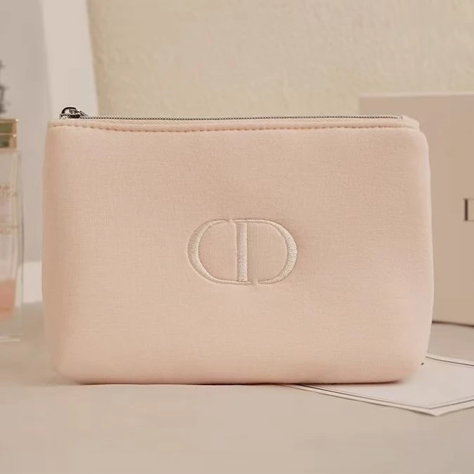 迪奥【K322】专柜礼赠杏粉色柔雾粉太空棉化妆包便携式手拿包