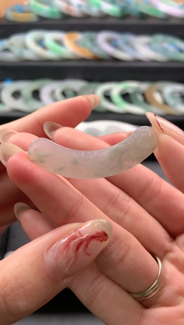 【闪购商品】翡翠颈饰未镶嵌玉璜