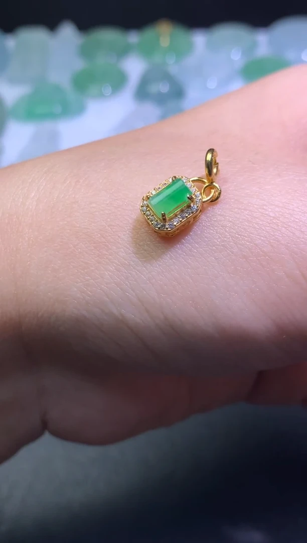 颈饰未镶嵌翡翠净货