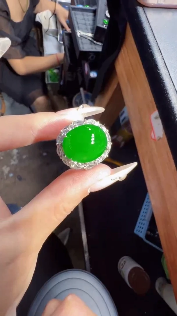 未镶嵌定制翡翠冰*?翡翠A货有轻微色差属于正常现象，多样性发货1