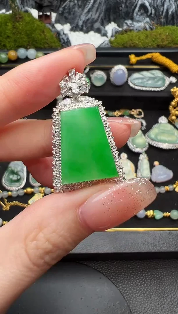 吊坠(不含链)18K金镶嵌翡翠勿拍