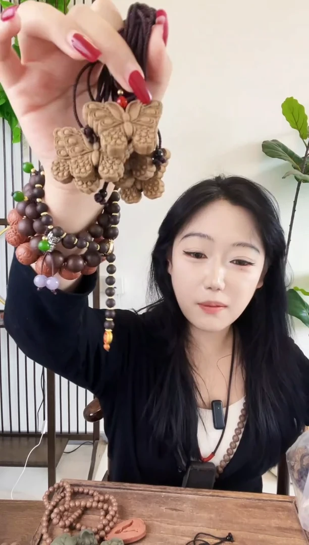 泥塑百花蝴蝶一个