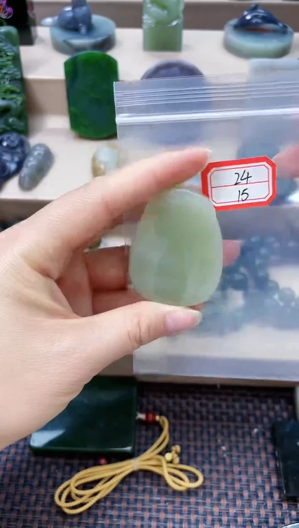 未镶嵌和田玉挂件1
