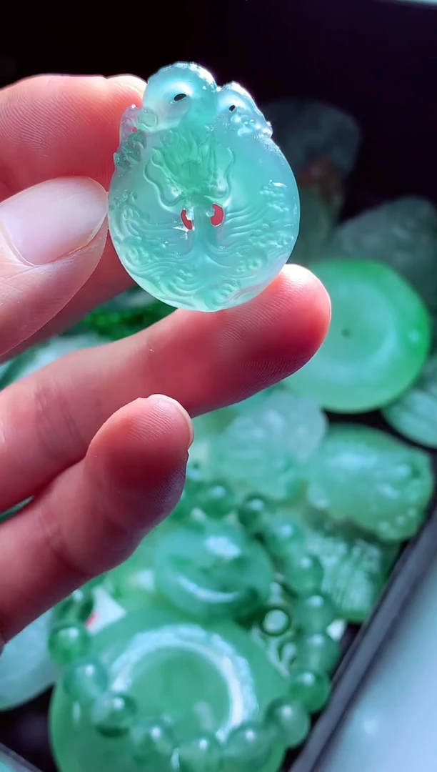 未镶嵌定制翡翠半***?翡翠毛货定制