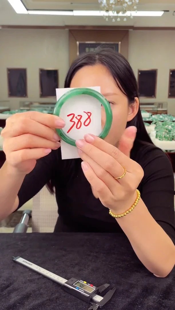 未镶嵌手镯石英质玉（非洲翠）微瑕介意勿拍