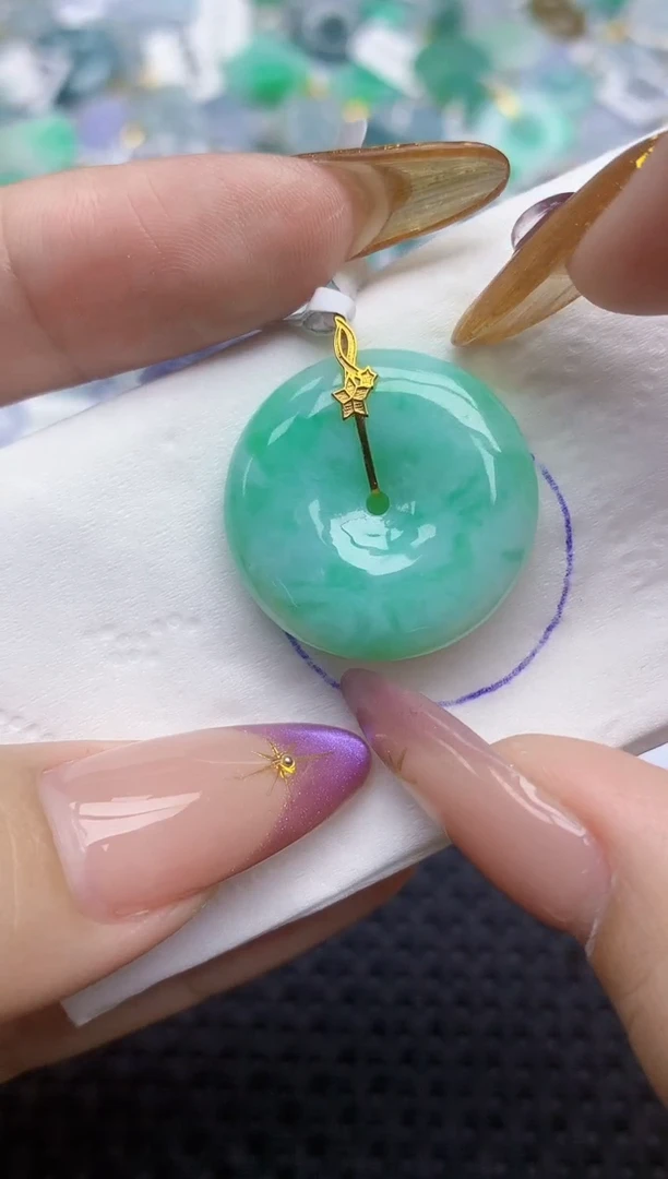 翡翠18K金镶嵌颈饰166   天然翡翠A货  百元以上9米证书费自理