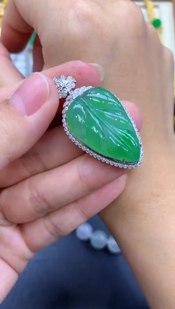 颈饰18K金镶嵌翡翠果**?373-中国好珍宝