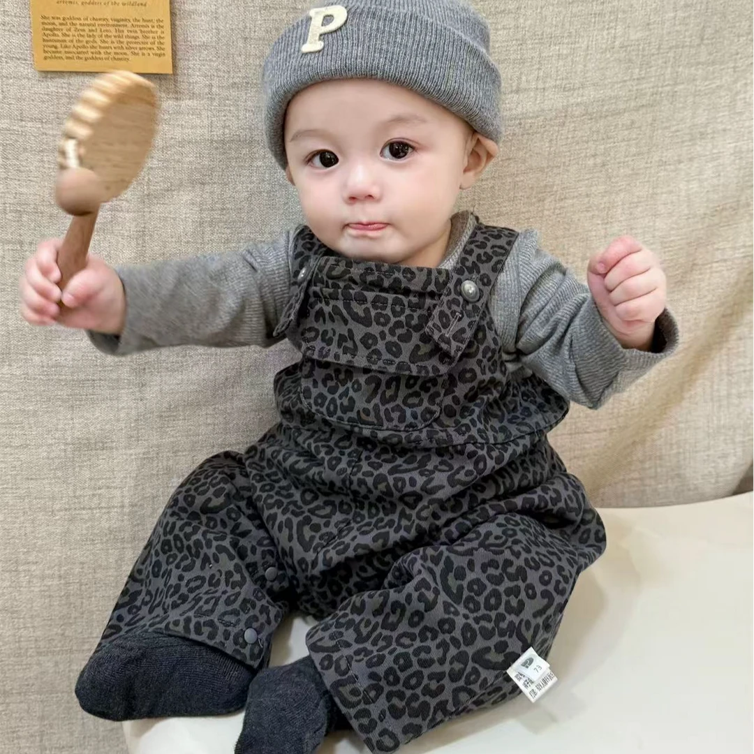 秋冬新款婴幼儿豹纹背带裤套装宝宝连体衣打底衫两件套时尚外出服