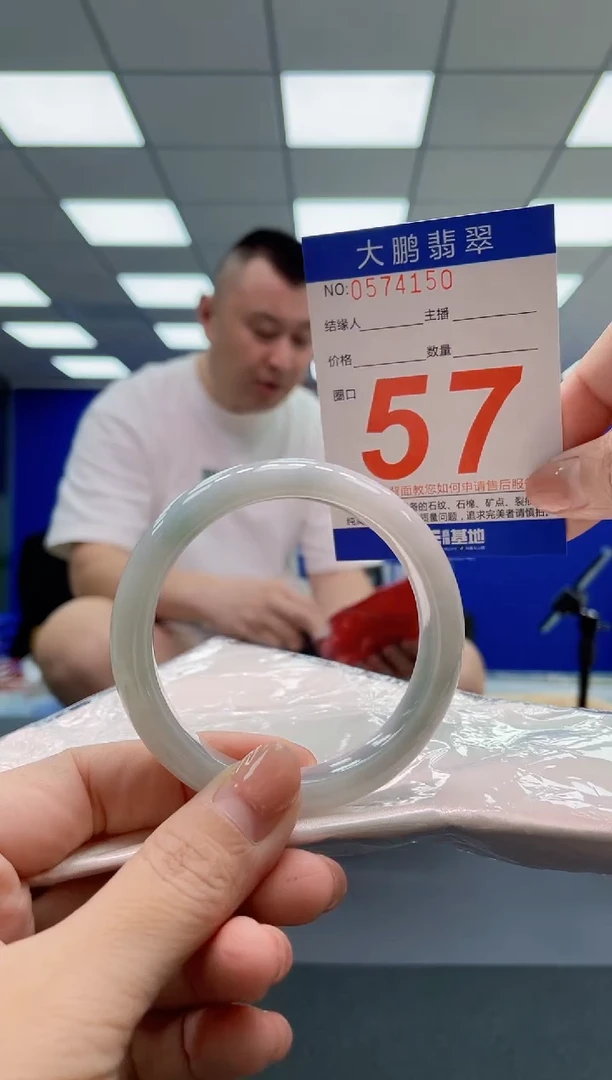 翡翠手镯未镶嵌AAAAAAAAA