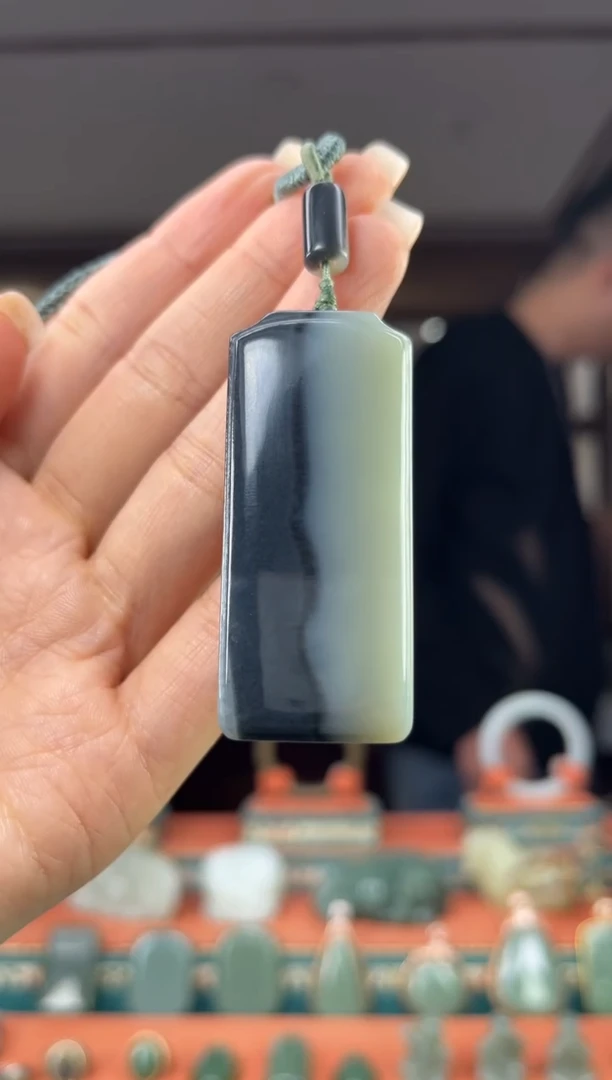 颈饰未镶嵌和田玉佩佩