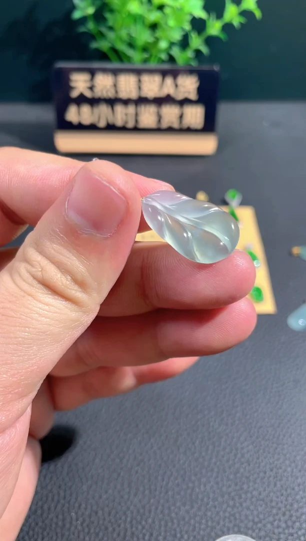 【闪购商品】翡翠颈饰18K金镶嵌翡翠