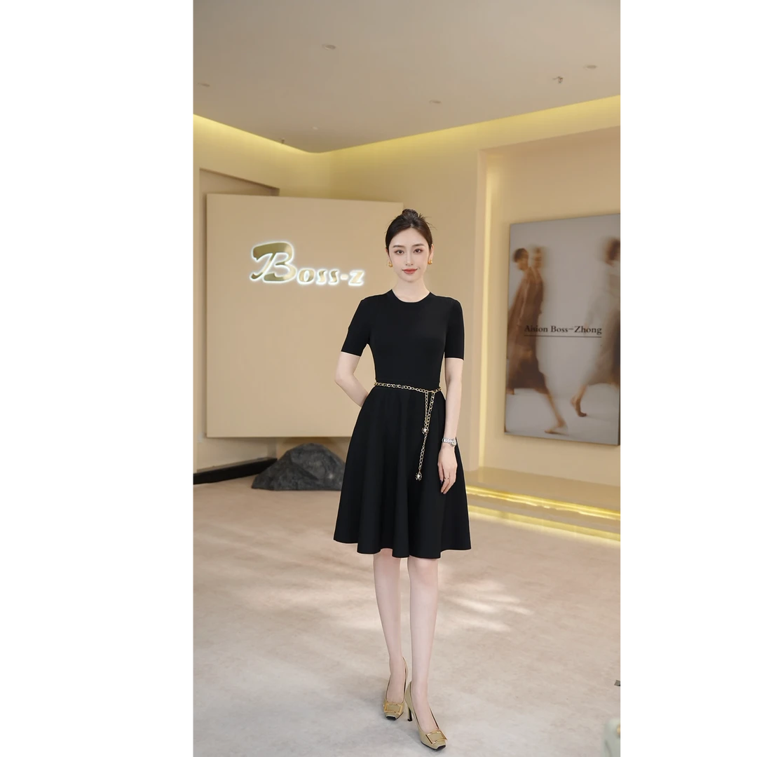 钟老板 2025新款女装简约圆领修身收腰小黑裙夏季黑色针织连衣裙