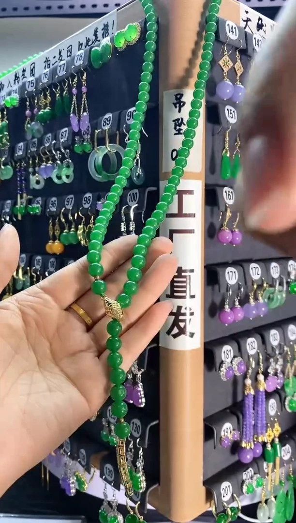 翡翠银S925镶嵌颈饰看....