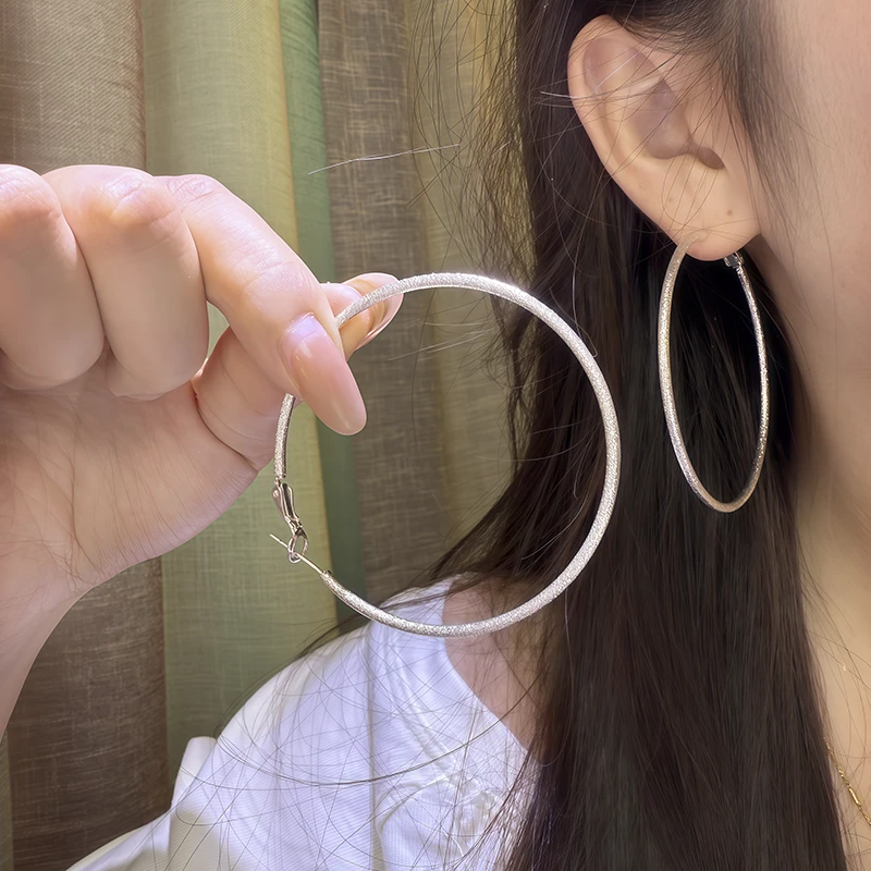 铜合金耳饰 银色磨砂质感圈圈耳环女气质百搭设计感耳圈耳饰