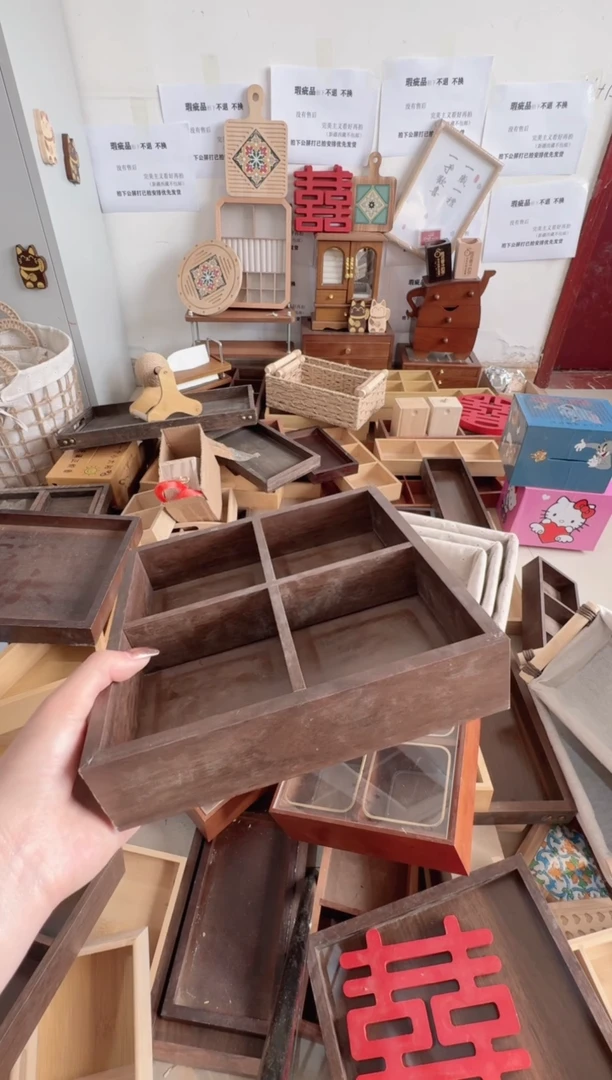 胡桃色四宫格微瑕拍下不退不换无售后