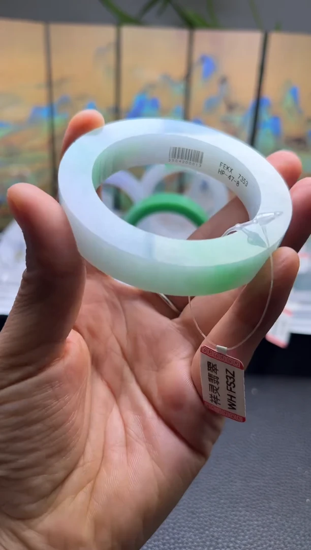 定制翡翠手镯未镶嵌慕****馆定制产品不退不换