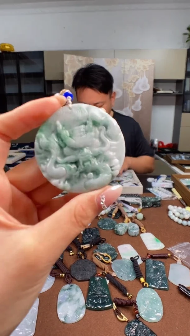 颈饰未镶嵌翡翠多样性发其一